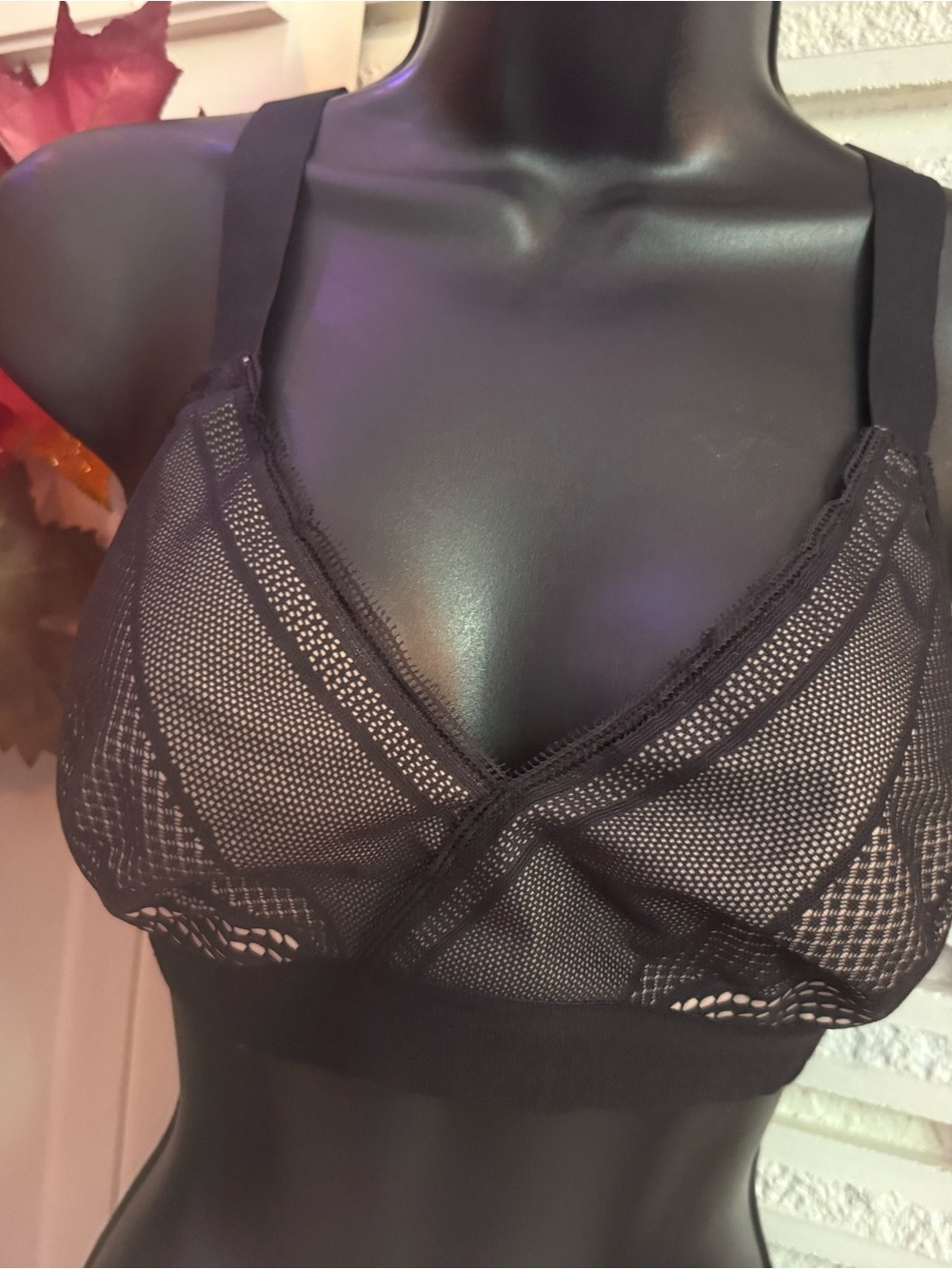 lululemon athletica Black Sheer yet Layered Mesh Bra 32 DD